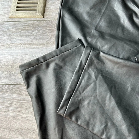 NWT Reitmans Straight Leg High Rise Faux Leather Pants in Black - Picture 8 of 14